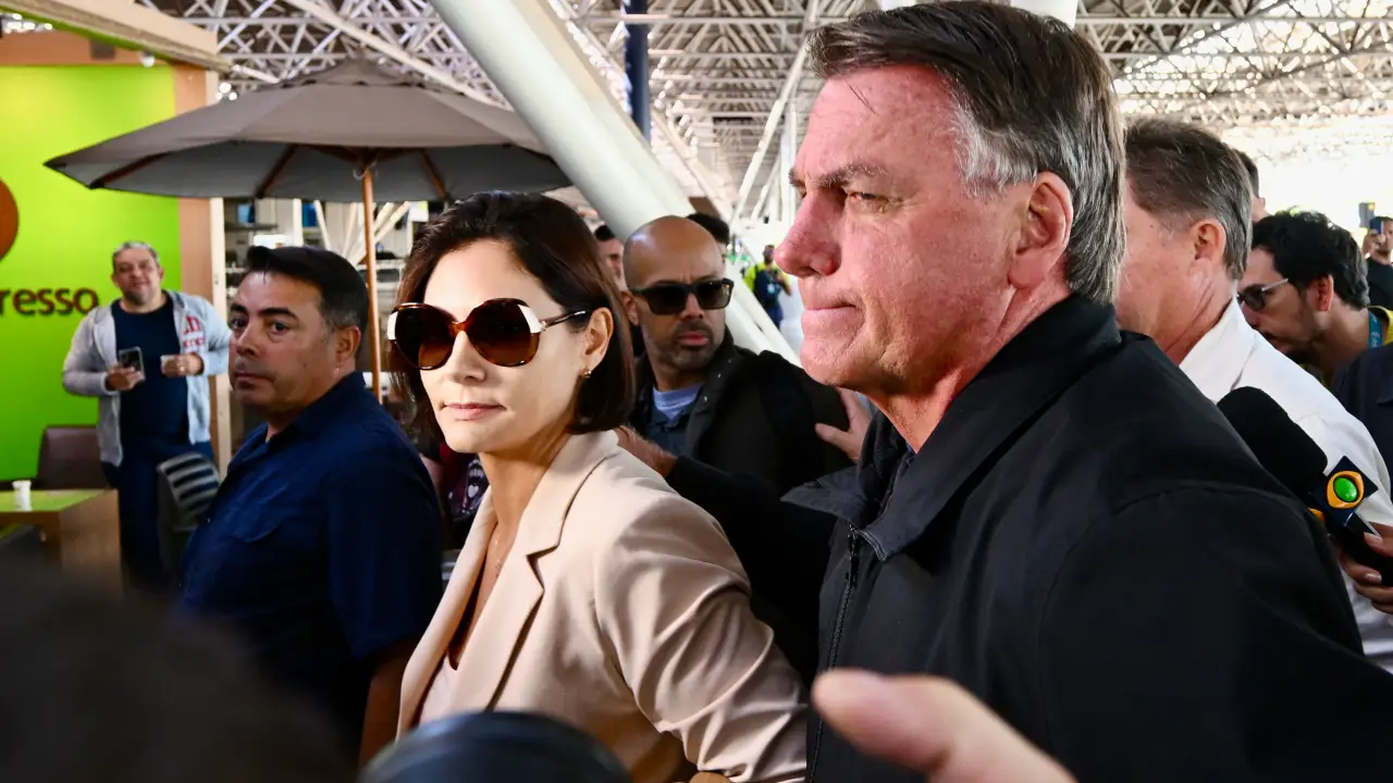 Bolsonaro e Michelle no Aeroporto