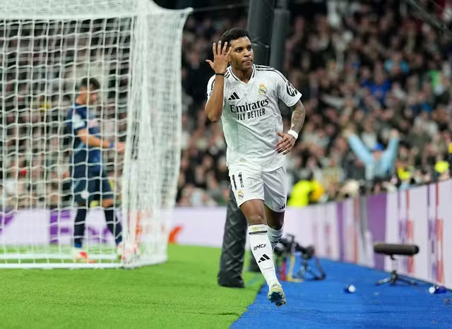Rodrygo celebra gol em Real Madrid x RB Salzburg