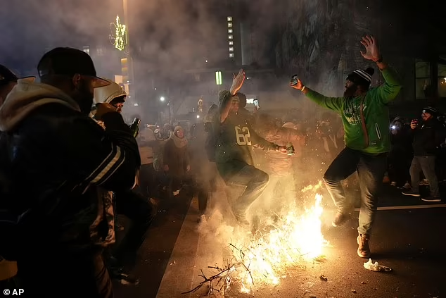 Super Bowl: Torcedores do Eagles Tomam as Ruas da Filadélfia